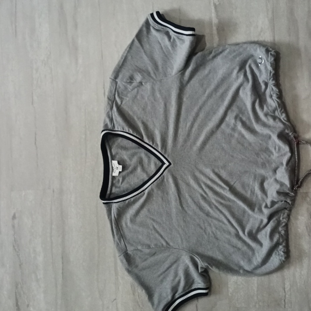 True Religion Gray Crop top Shirt. Size M.